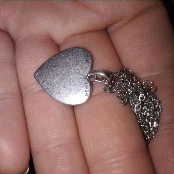 Long chain with a Sterling jwbr heart charm - Picture 3 of 6